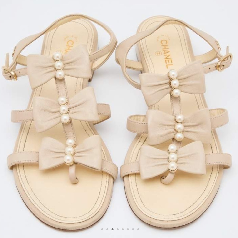 CHANEL Beige Leather Bow CC Logo Sandals Size 37